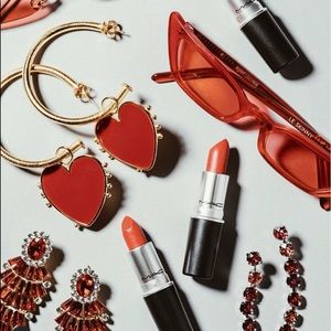 ♥️Fashion Gold Big Hoop Earrings With Red Hearts♥️